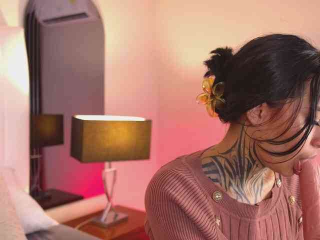 NicolleSweett04 webcam