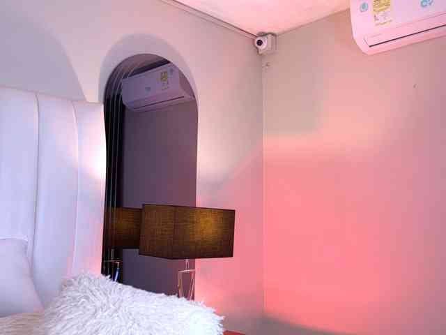 NicolleSweett04 webcam