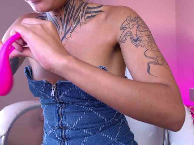NicolleSweett04 webcam