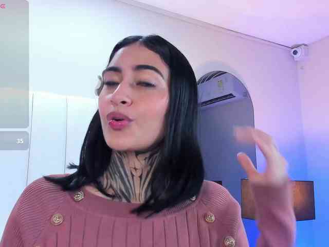 NicolleSweett04 webcam