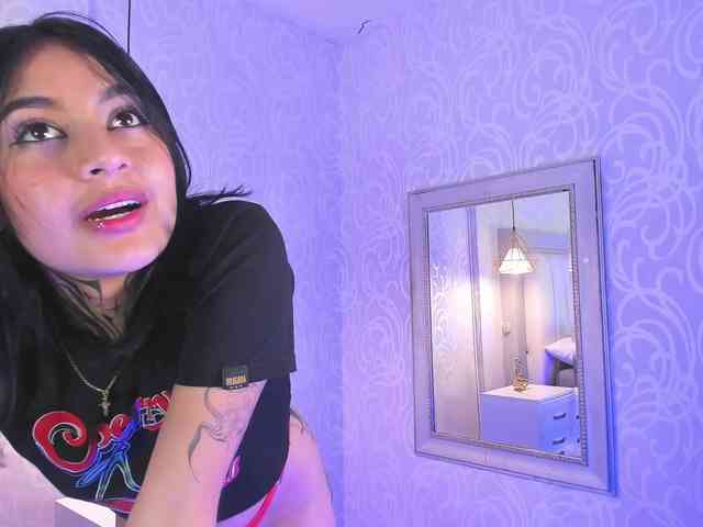NicolleSweett04 webcam
