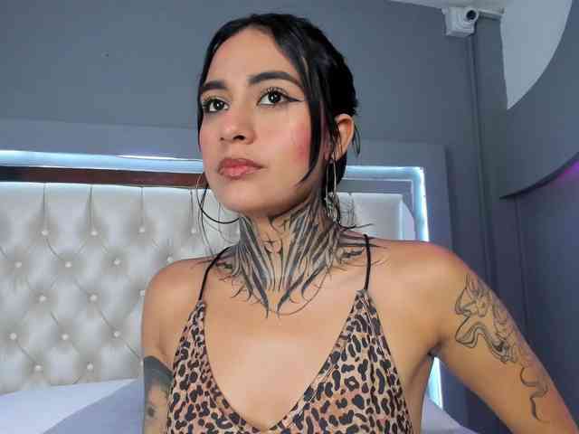 NicolleSweett04 webcam
