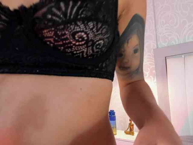NicolleSweett04 webcam