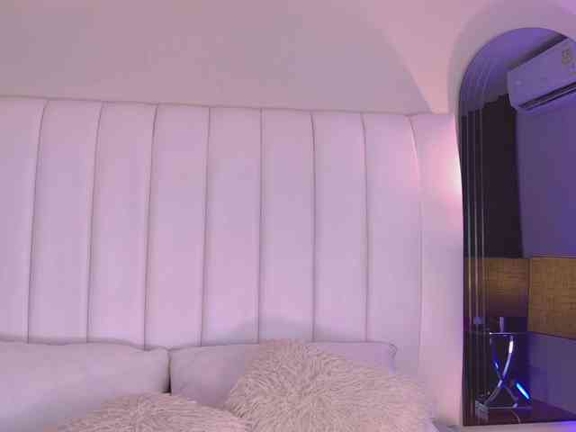 NicolleSweett04 webcam