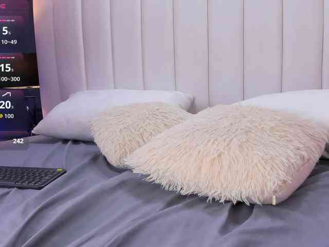 NicolleSweett04 webcam