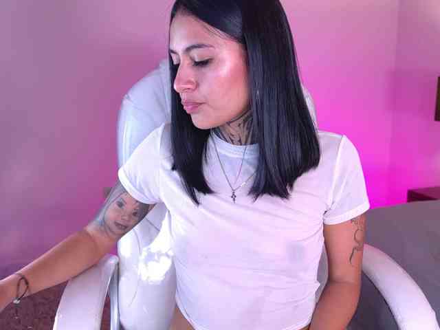 NicolleSweett04 webcam
