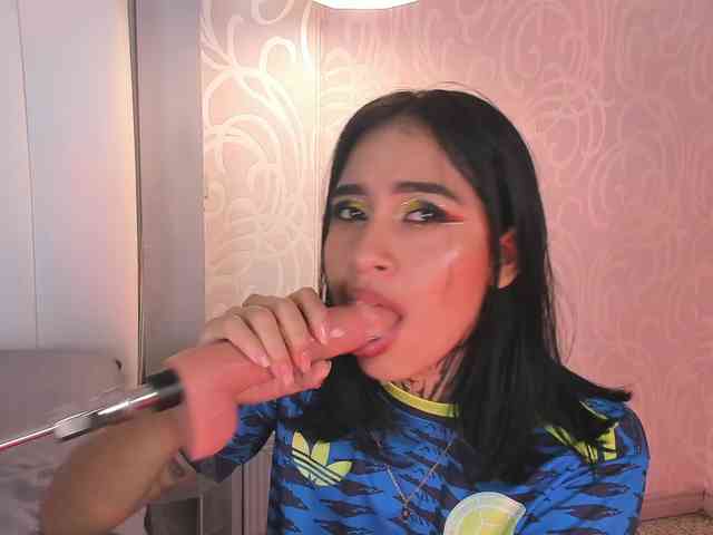 NicolleSweett04 webcam