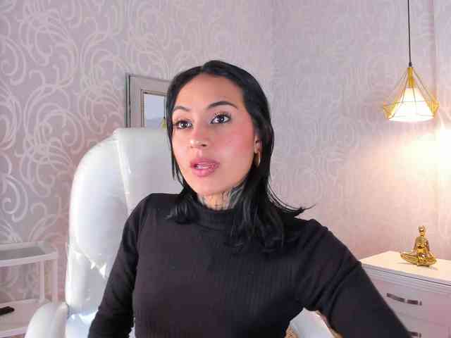 NicolleSweett04 webcam