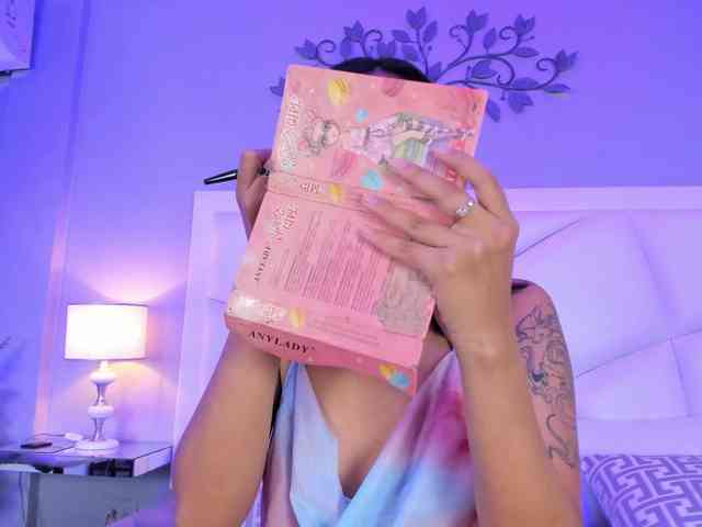 NicolleSweett04 webcam