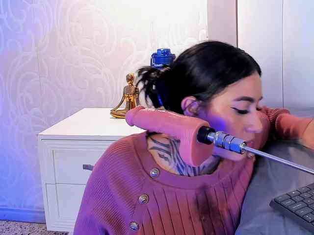 NicolleSweett04 webcam