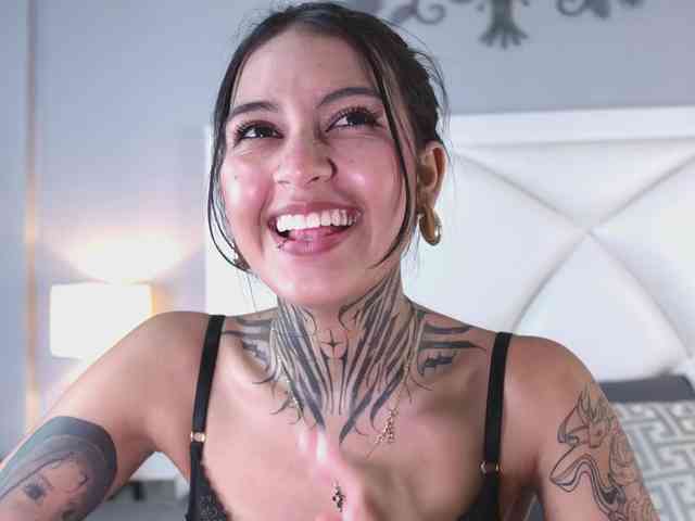 NicolleSweett04 webcam
