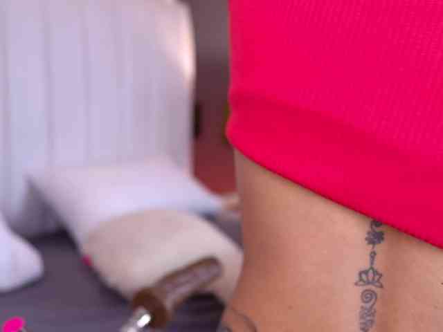 NicolleSweett04 webcam