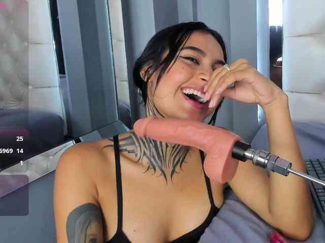 NicolleSweett04 webcam