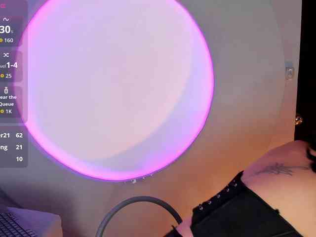NicolleSweett04 webcam