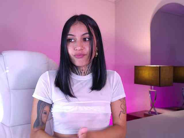 NicolleSweett04 webcam