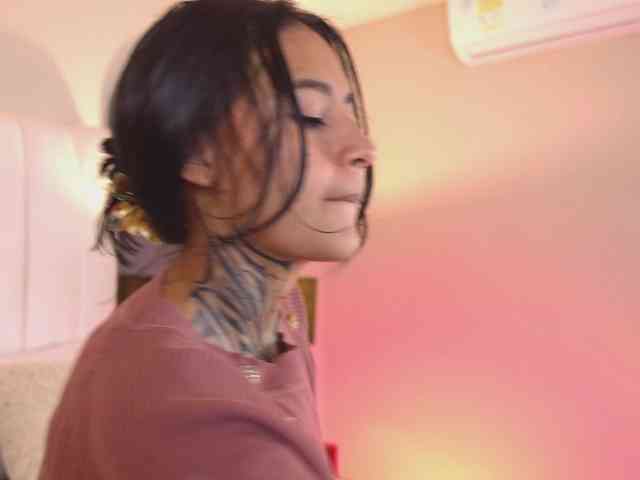 NicolleSweett04 webcam