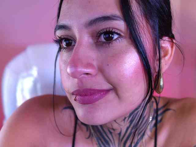 NicolleSweett04 webcam