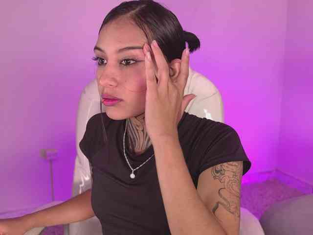 NicolleSweett04 webcam