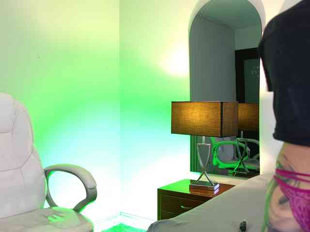 NicolleSweett04 webcam