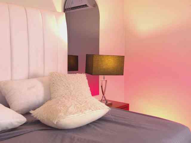 NicolleSweett04 webcam