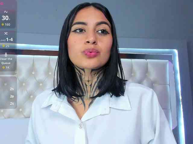 NicolleSweett04 webcam