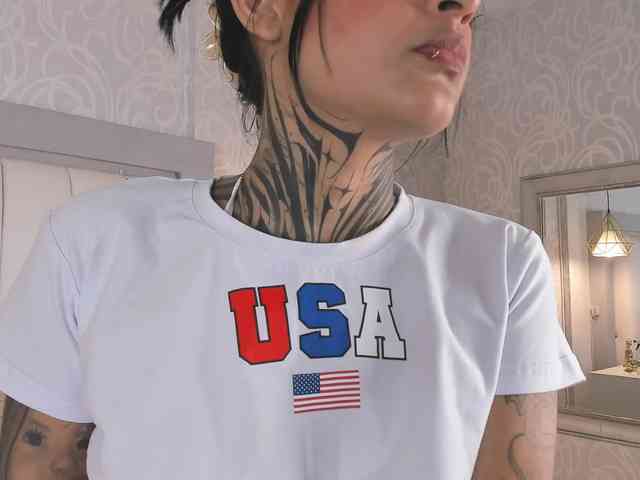 NicolleSweett04 webcam