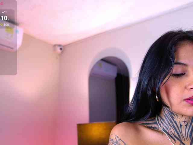 NicolleSweett04 webcam
