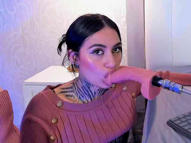 NicolleSweett04 webcam