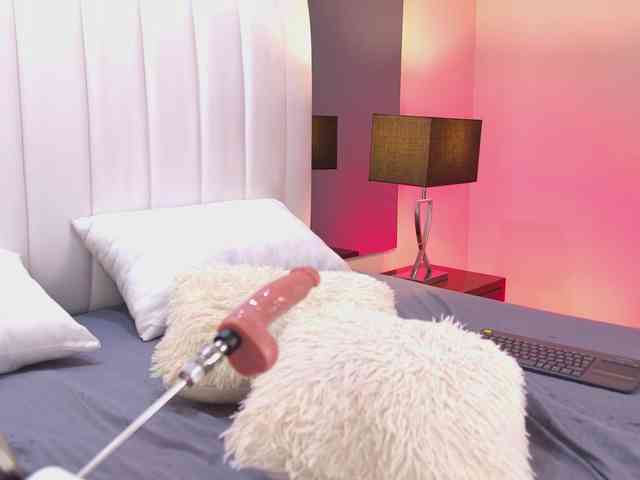 NicolleSweett04 webcam
