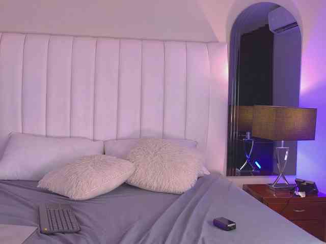 NicolleSweett04 webcam