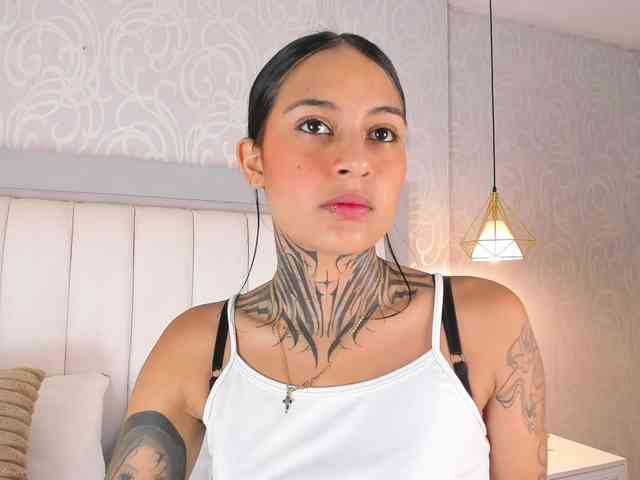 NicolleSweett04 webcam