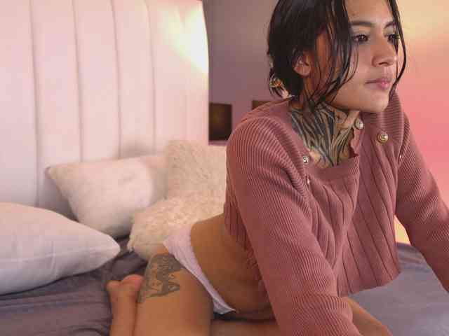 NicolleSweett04 webcam