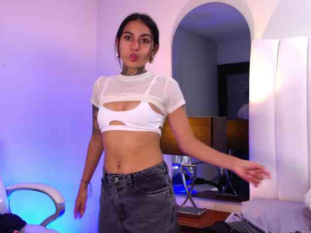 NicolleSweett04 NicolleSweett04