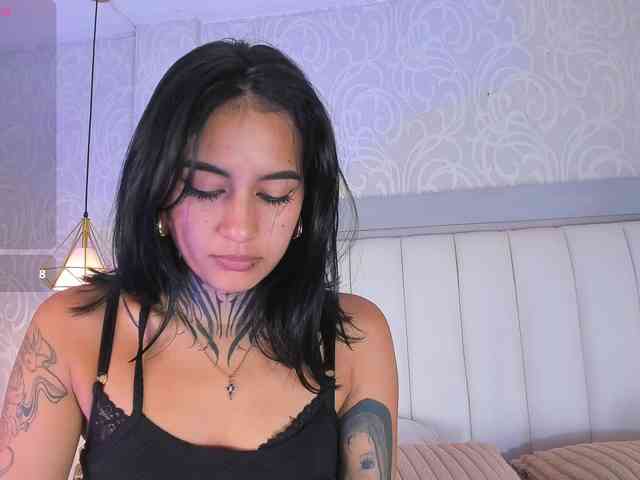 NicolleSweett04 webcam