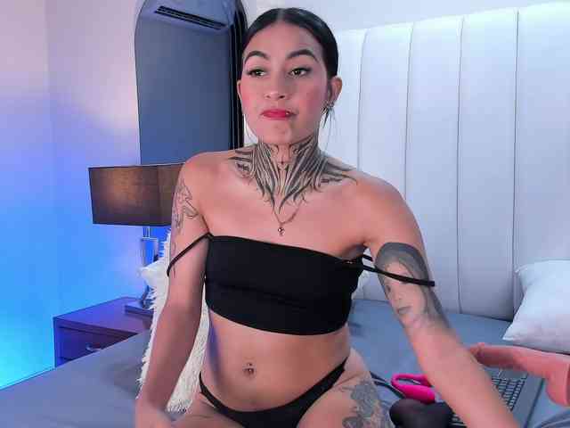 NicolleSweett04 webcam