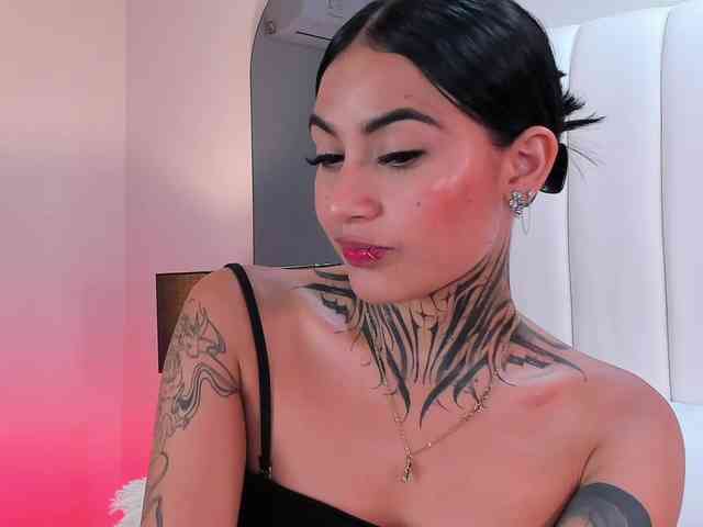 NicolleSweett04 webcam