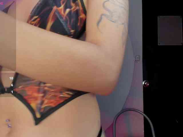 NicolleSweett04 webcam