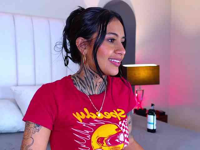 NicolleSweett04 webcam