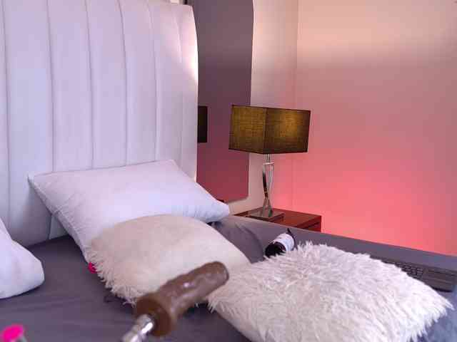 NicolleSweett04 webcam