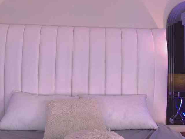 NicolleSweett04 webcam