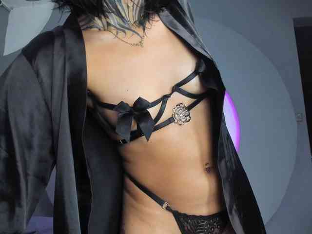 NicolleSweett04 webcam