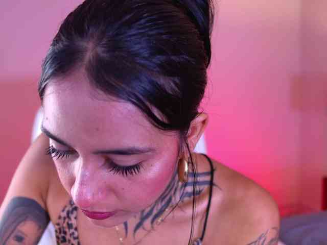 NicolleSweett04 webcam