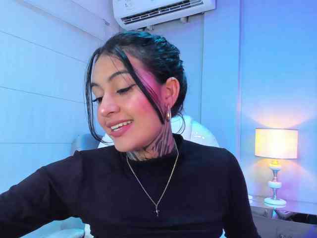 NicolleSweett04 webcam