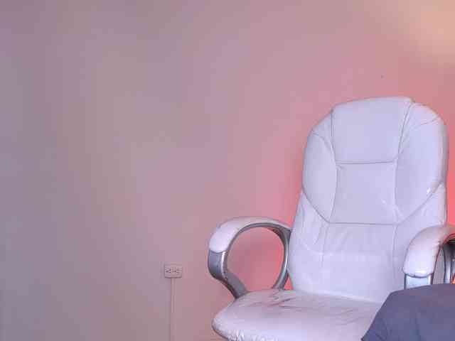 NicolleSweett04 webcam