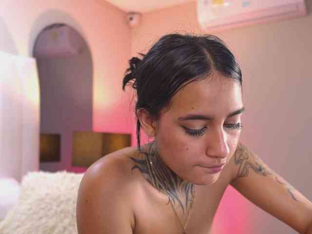 NicolleSweett04 webcam