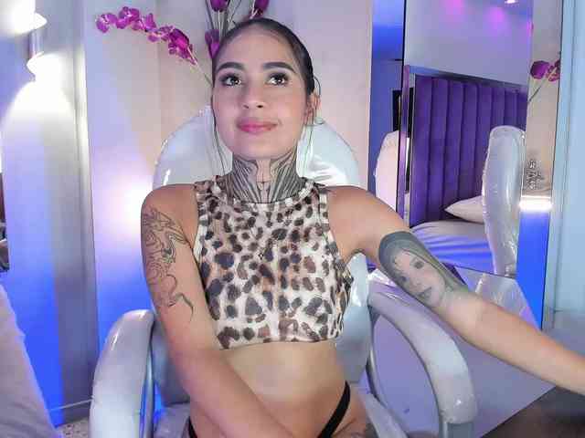 NicolleSweett04 webcam
