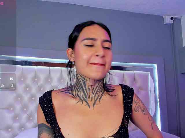 NicolleSweett04 webcam