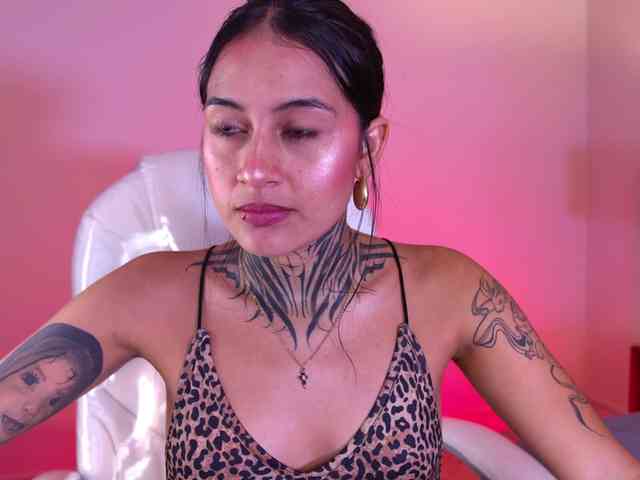 NicolleSweett04 webcam