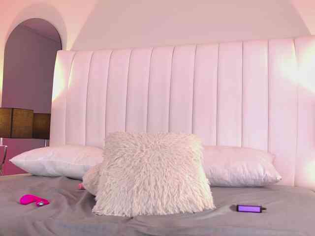NicolleSweett04 webcam
