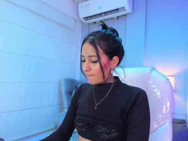 NicolleSweett04 webcam